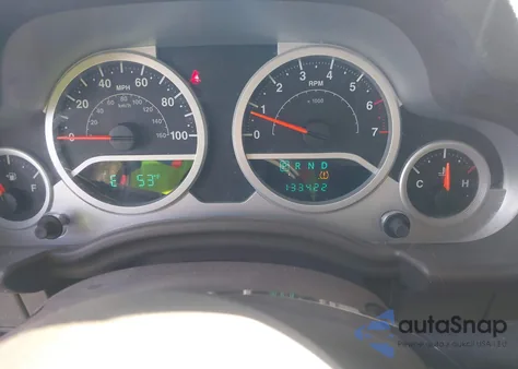 2010 Jeep Wrangler Sahara z USA, uszkodzony, nr VIN 1J4GA5D14AL141031